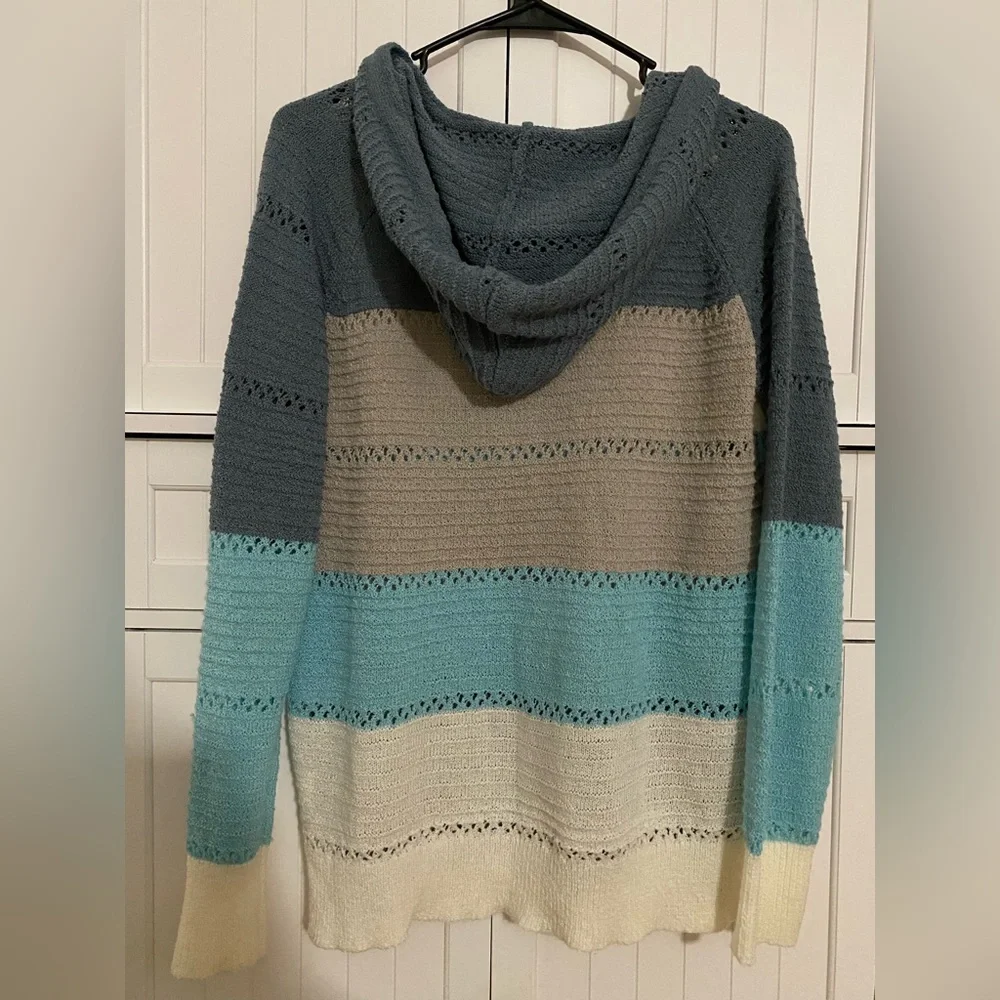 Biucly Color block Knit Top - Light Weight - Long Sleeve - Picture 7 of 7